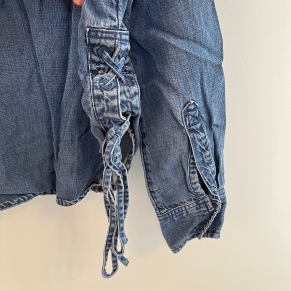 ⭐️ American Eagle Outfitters Oversized Denim Shirt XS - Picture 4 of 5